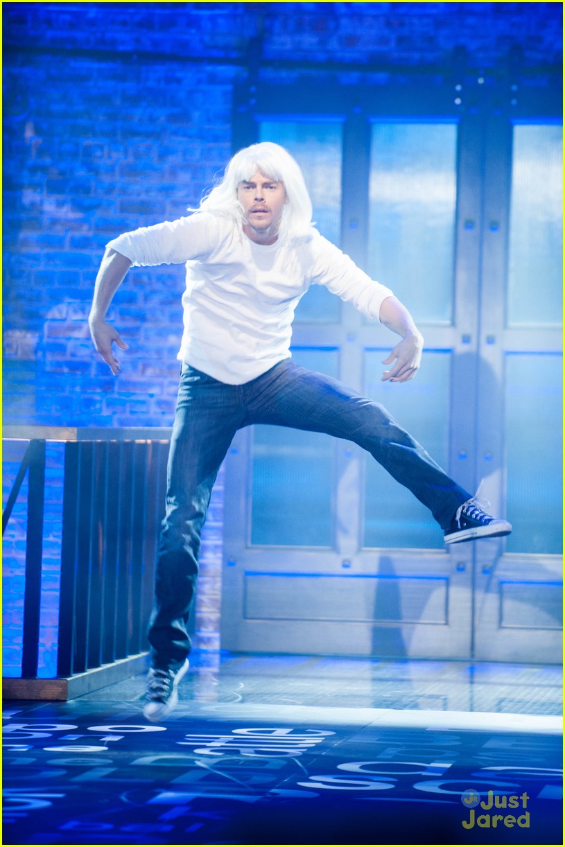 Julianne Hough Defeats Derek on 'Lip Sync Battle'