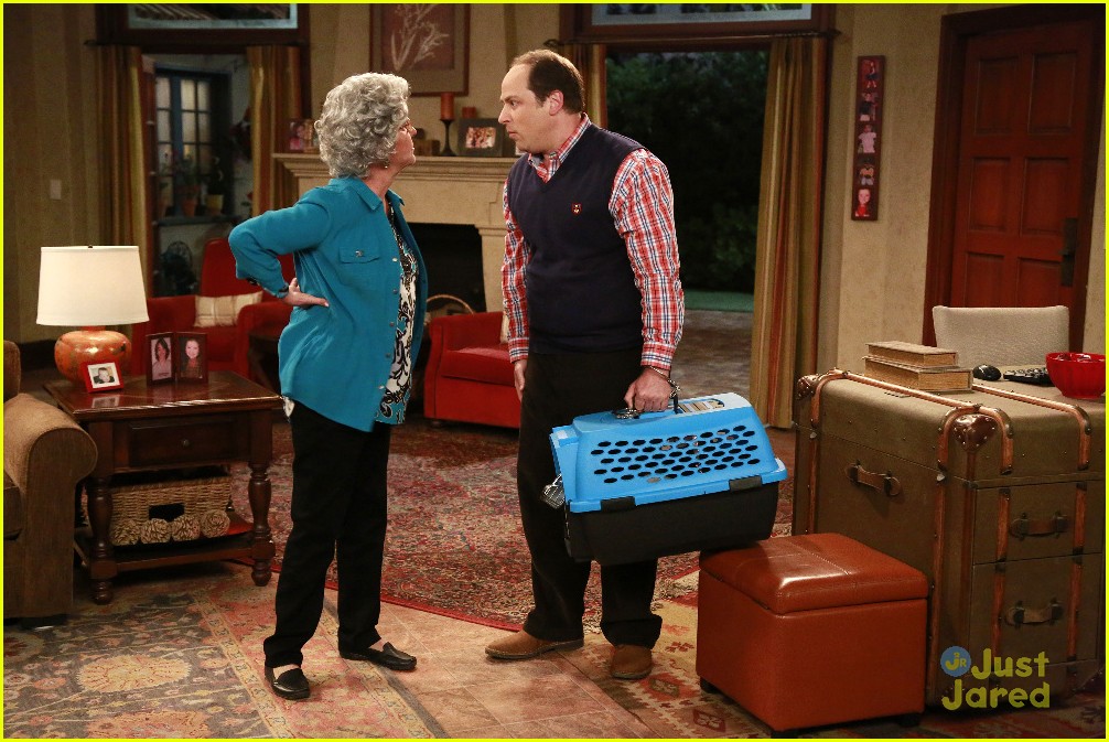 Avery & Francesca Dress To The Nines In An Exclusive Sneak Peek At This Week's 'Dog With A Blog'