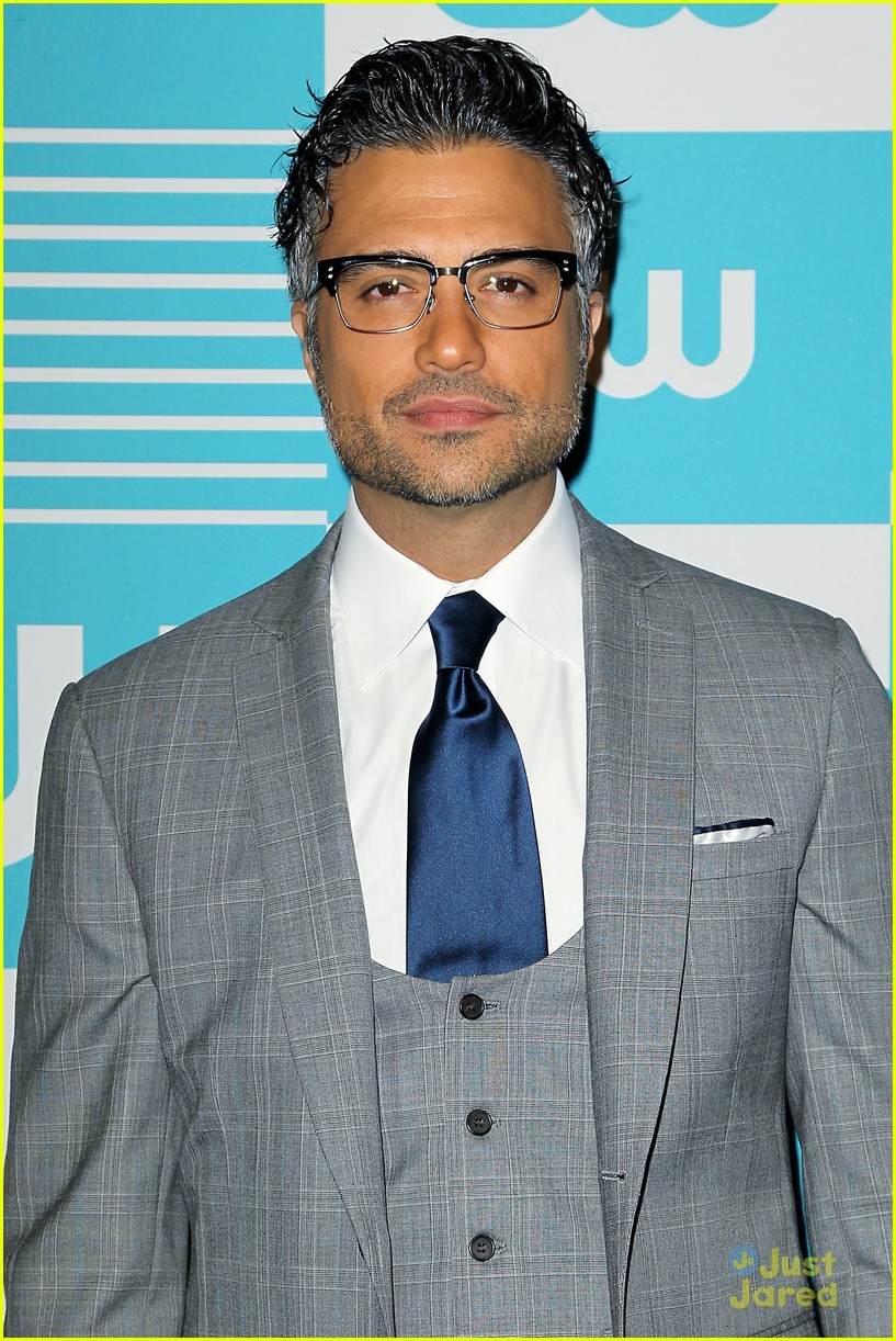 Justin Baldoni & Brett Dier Bring Their Bromance To CW Upfronts 2015