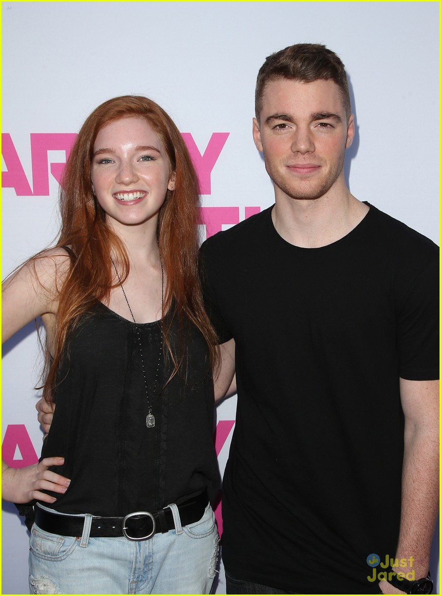Hailee Steinfeld & Sophie Turner Are Two 'Barely Lethal' Ladies