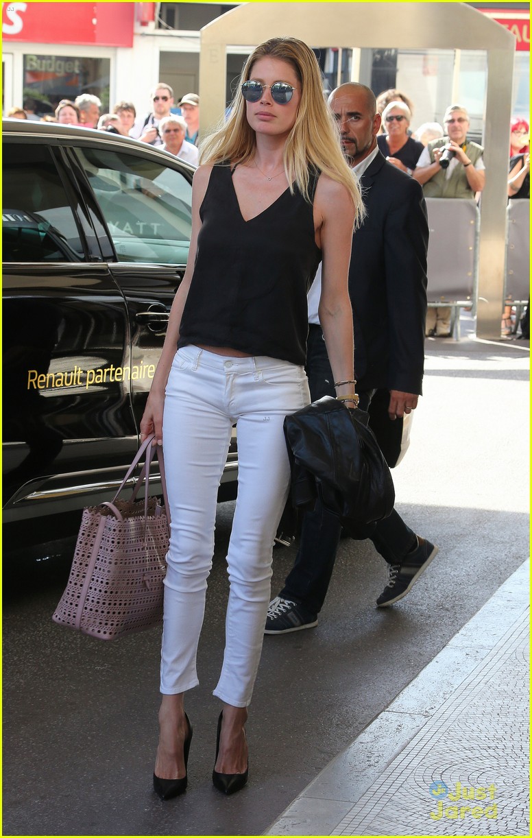 Nicholas Hoult & Karlie Kloss Fly to Nice For Cannes Film Festival