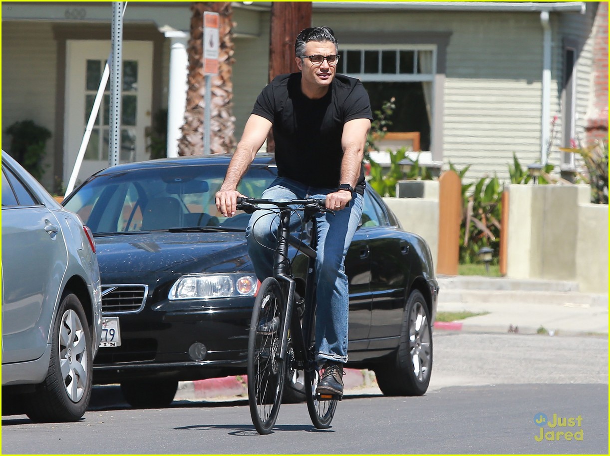 Jane The Virgin's Jaime Camil Scores Critics' Choice Award Nomination