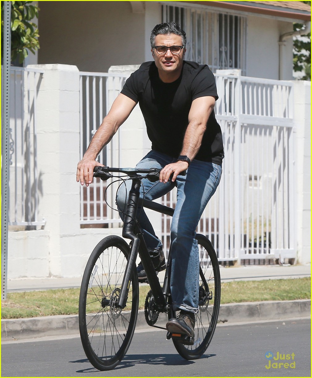 Jane The Virgin's Jaime Camil Scores Critics' Choice Award Nomination