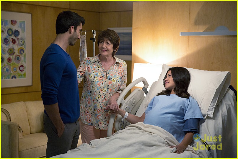 Jane Is Having Her Baby On 'Jane The Virgin's Season Finale Tonight!