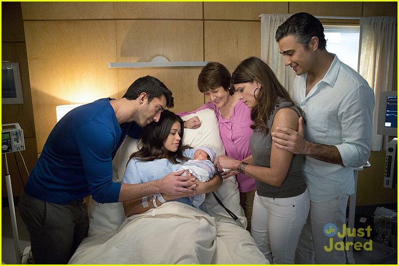 Jane Is Having Her Baby On 'Jane The Virgin's Season Finale Tonight!