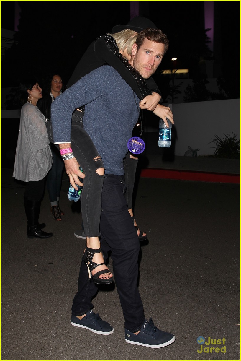 Julianne & Derek Hough Have a Double Date Night!