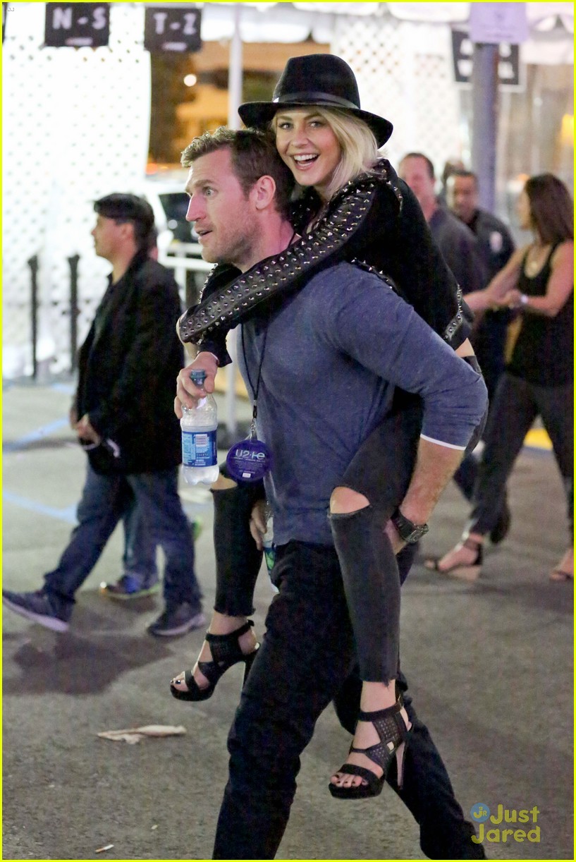 Julianne & Derek Hough Have a Double Date Night!