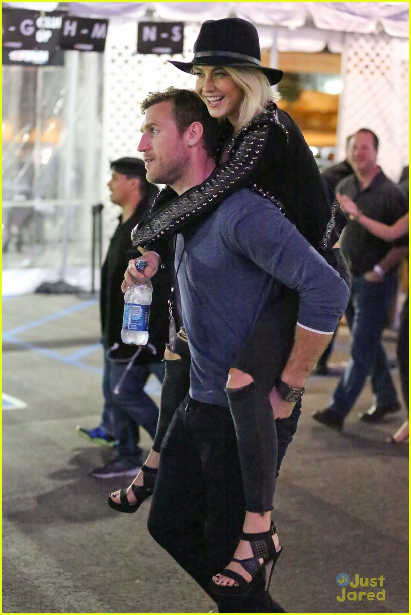 Julianne & Derek Hough Have a Double Date Night!