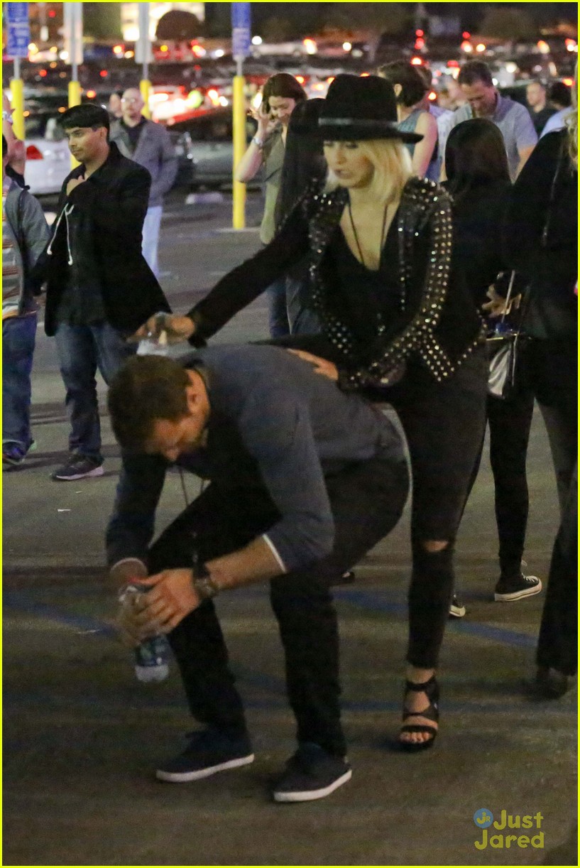 Julianne & Derek Hough Have a Double Date Night!