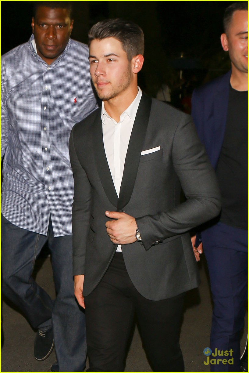 Nick & Joe Jonas Attend the Big Fight!