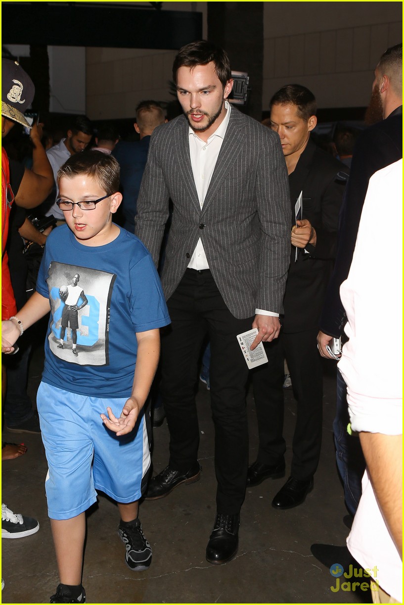 Nick & Joe Jonas Attend the Big Fight!