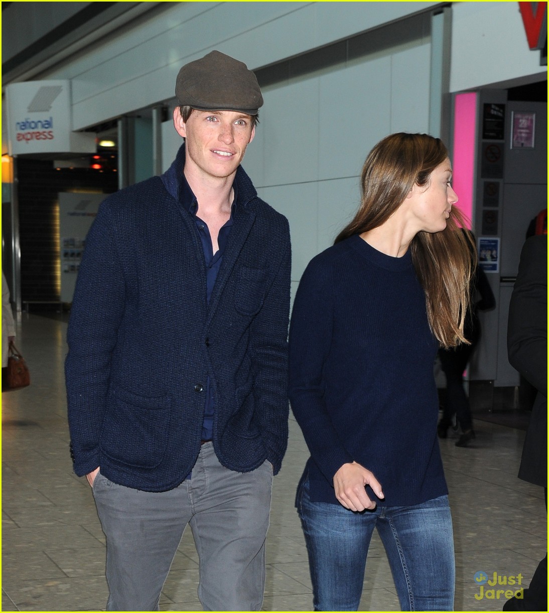 Eddie Redmayne & Hannah Bagshawe Catch London Flight After Met Gala