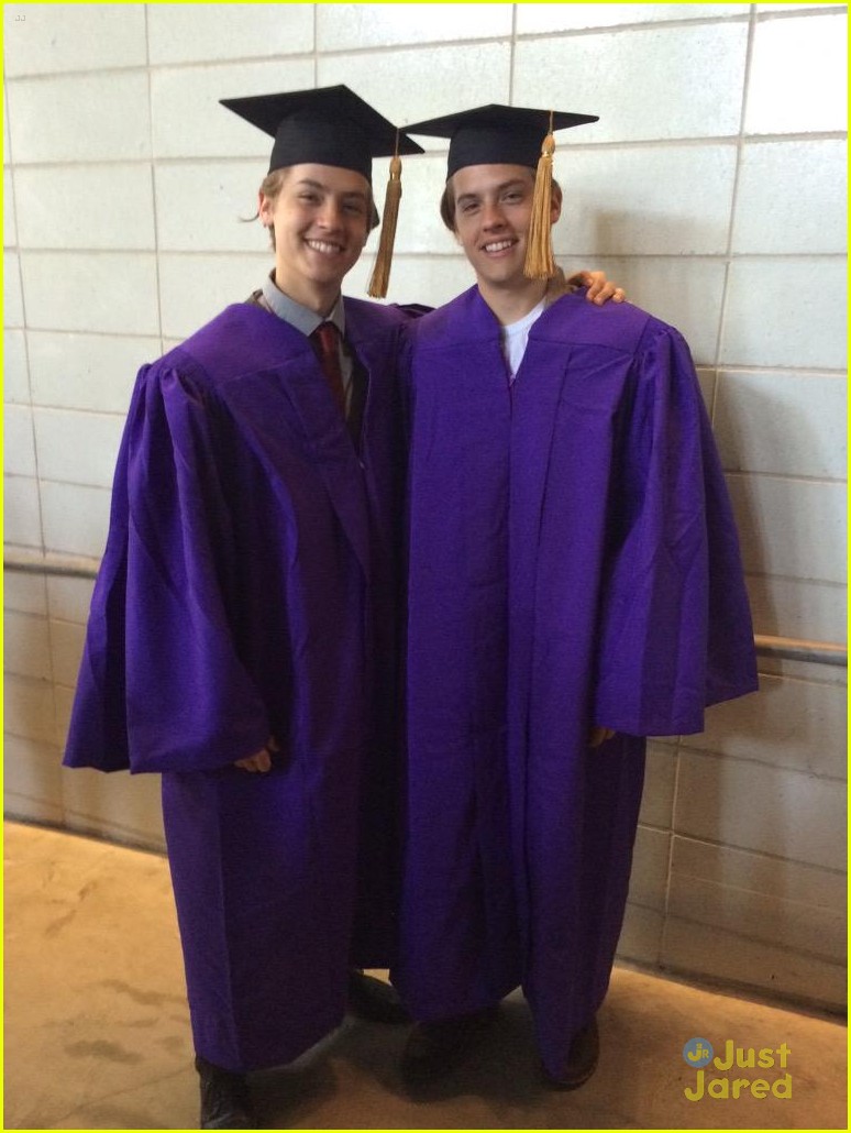Dylan & Cole Sprouse Graduate With Honors From NYU!
