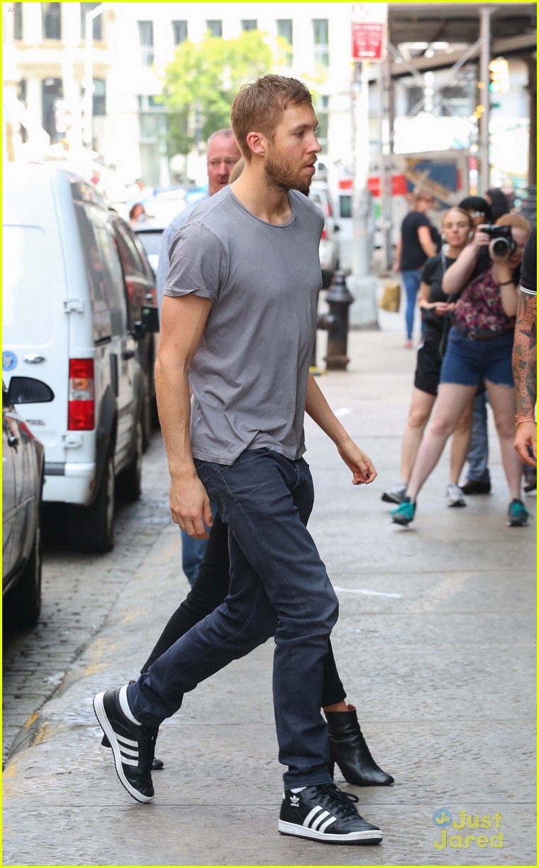 Taylor Swift Continues Holding Hands with Calvin Harris in the Big Apple!