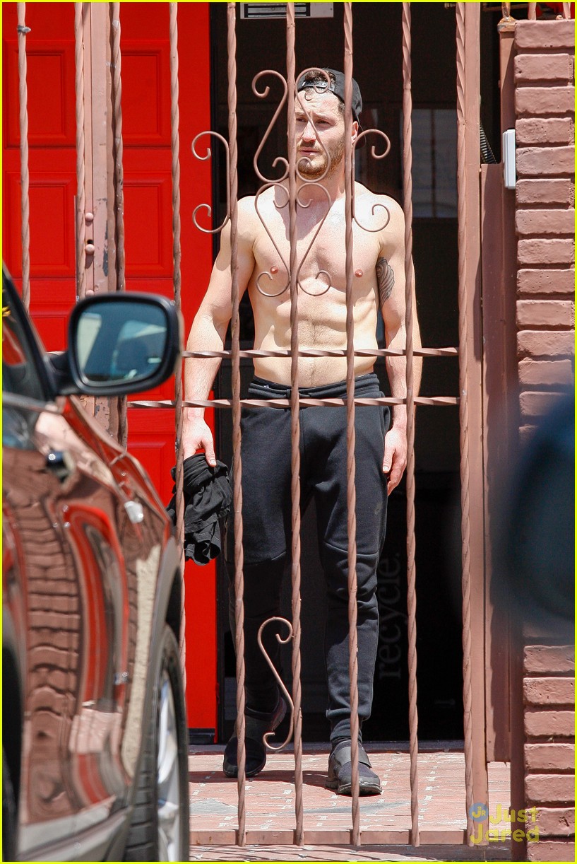 Shirtless Val Chmerkovskiy & Witney Carson Get Practice In For DWTS Perfect Ten Tour