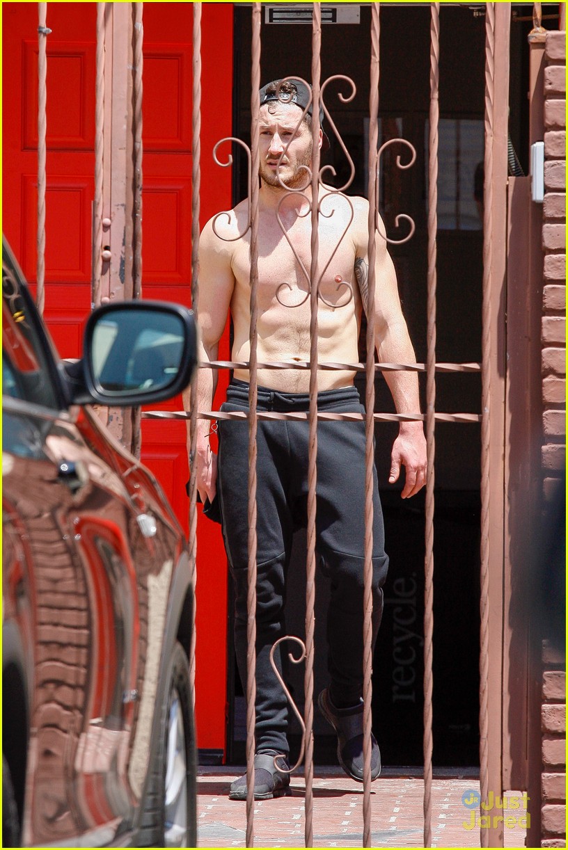 Shirtless Val Chmerkovskiy & Witney Carson Get Practice In For DWTS Perfect Ten Tour