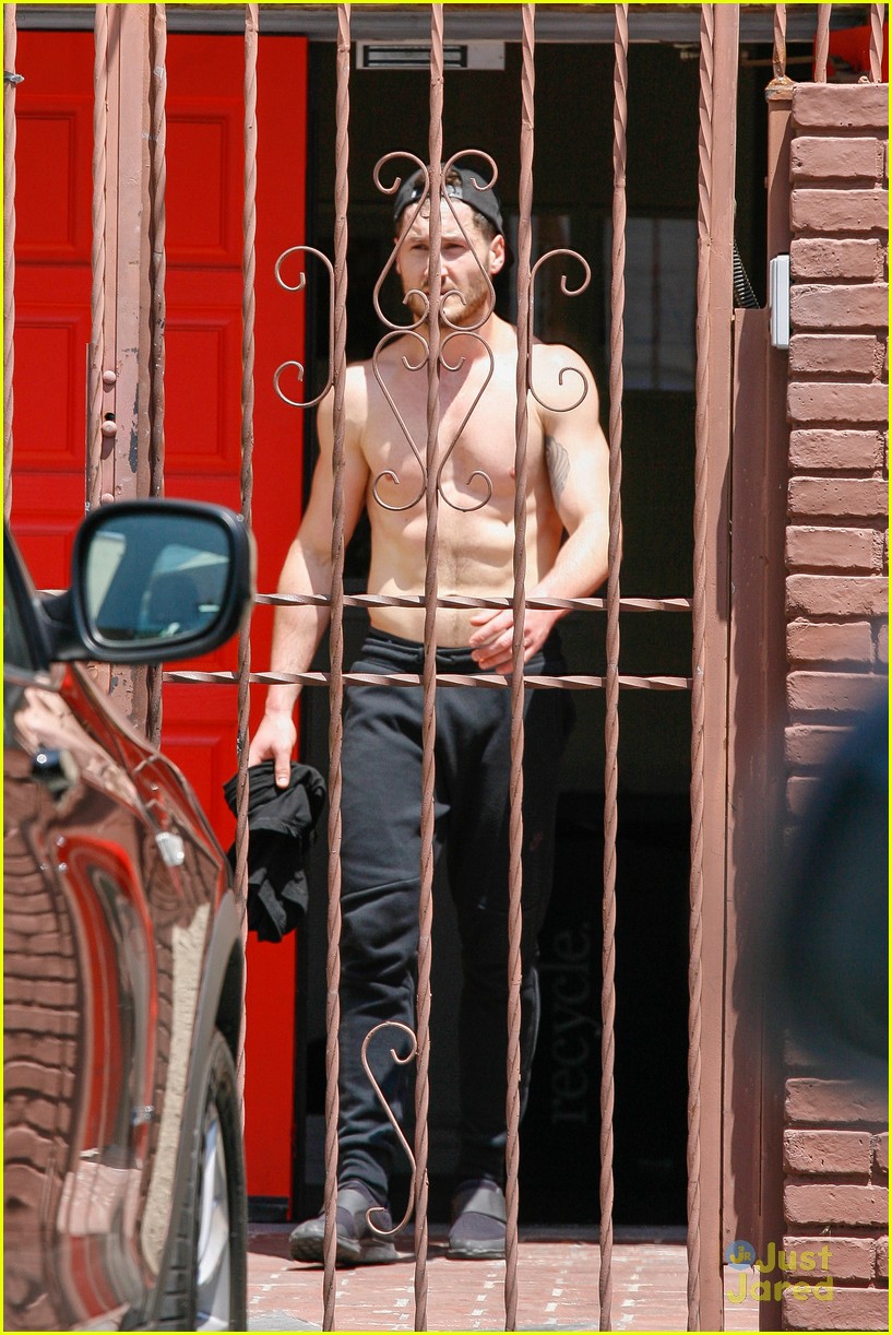 Shirtless Val Chmerkovskiy & Witney Carson Get Practice In For DWTS Perfect Ten Tour