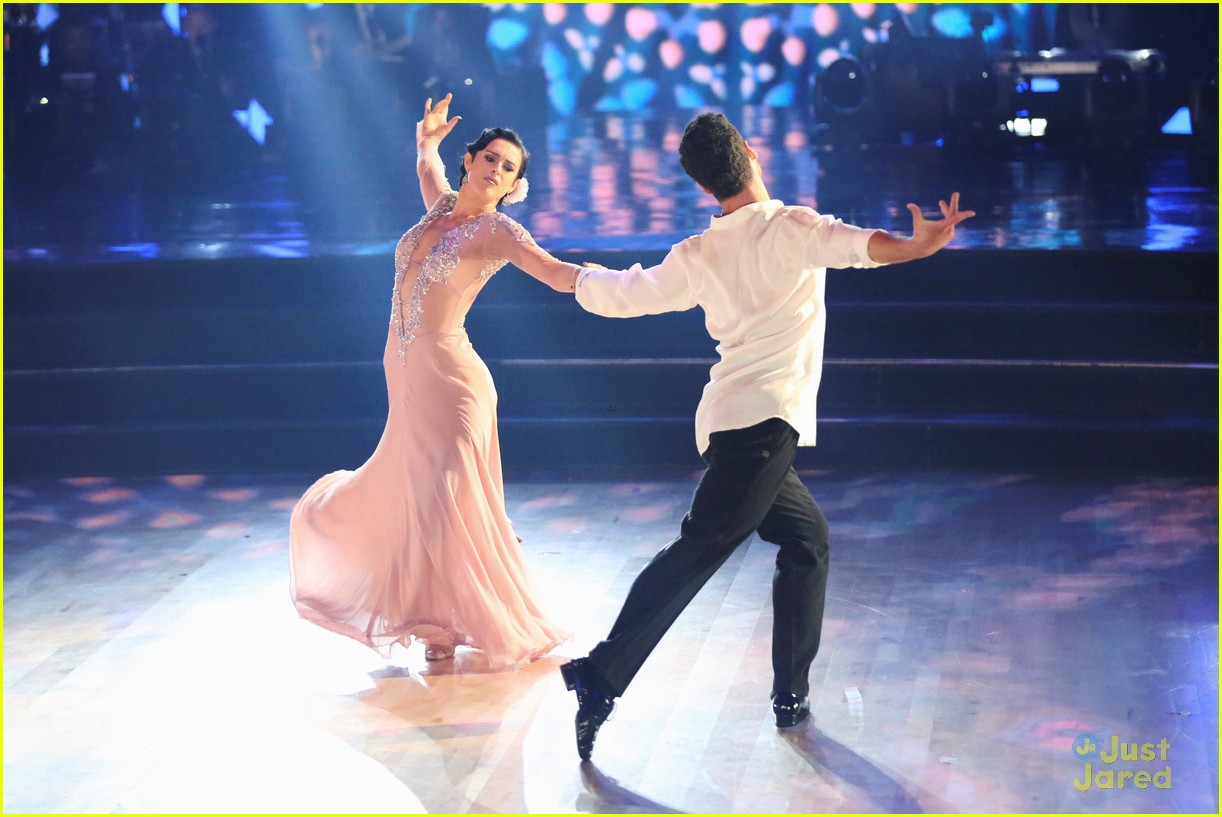 Rumer Willis & Val Chmerkovskiy Perform Fusion Dance on 'DWTS' Finale (Video)