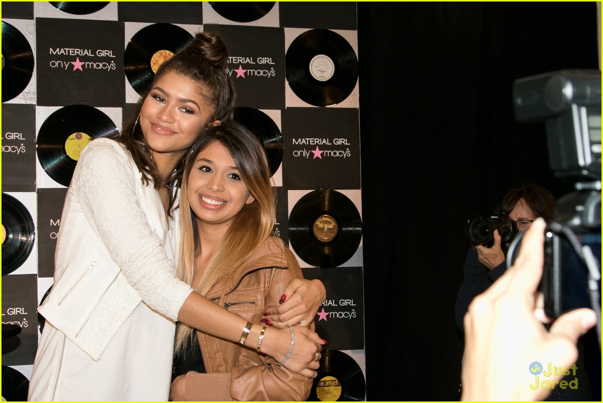Zendaya Calls Pal Taylor Swift a 'Genius'