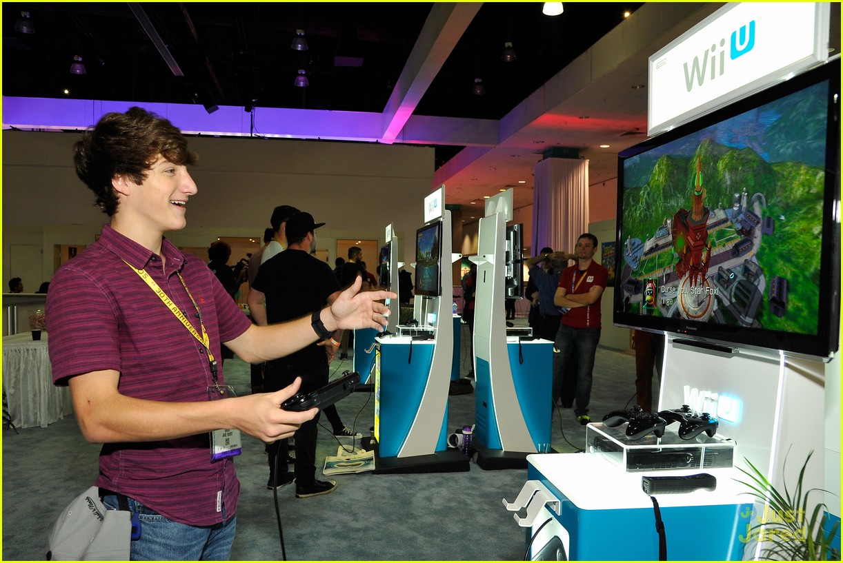 Austin North & Bradley Steven Perry Get Their Game On With Nintedo At E3