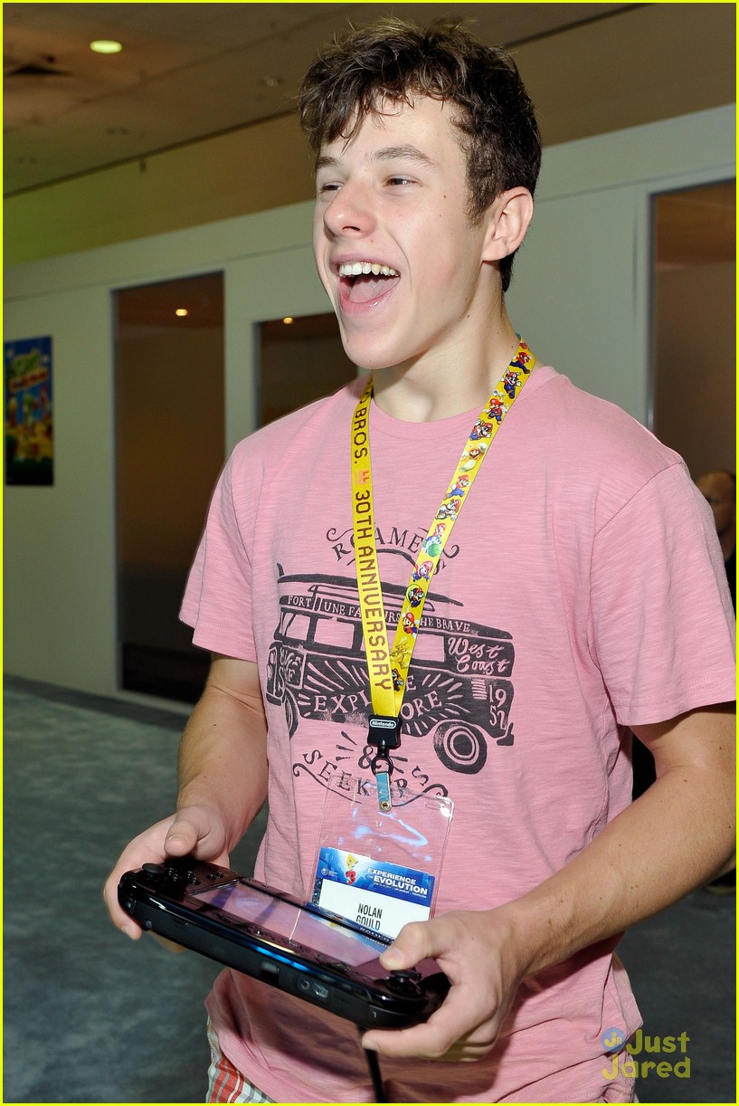 Austin North & Bradley Steven Perry Get Their Game On With Nintedo At E3