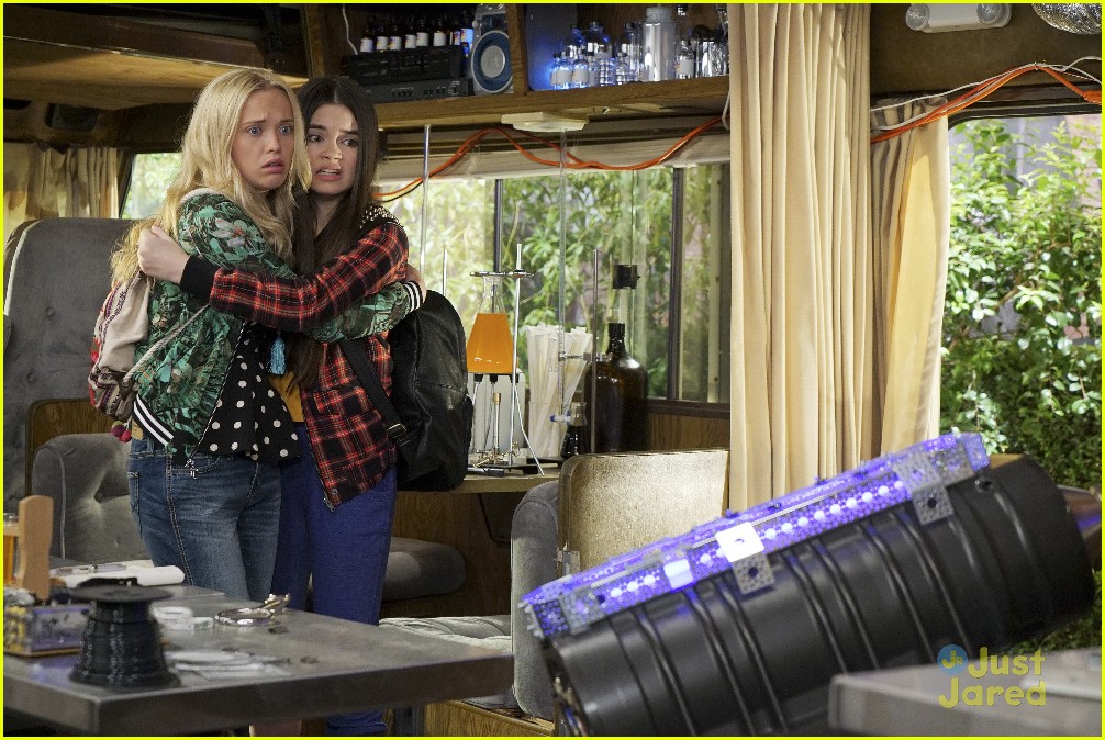 'Best Friends Whenever' Premieres TONIGHT - See The Pics From The Premiere Ep!