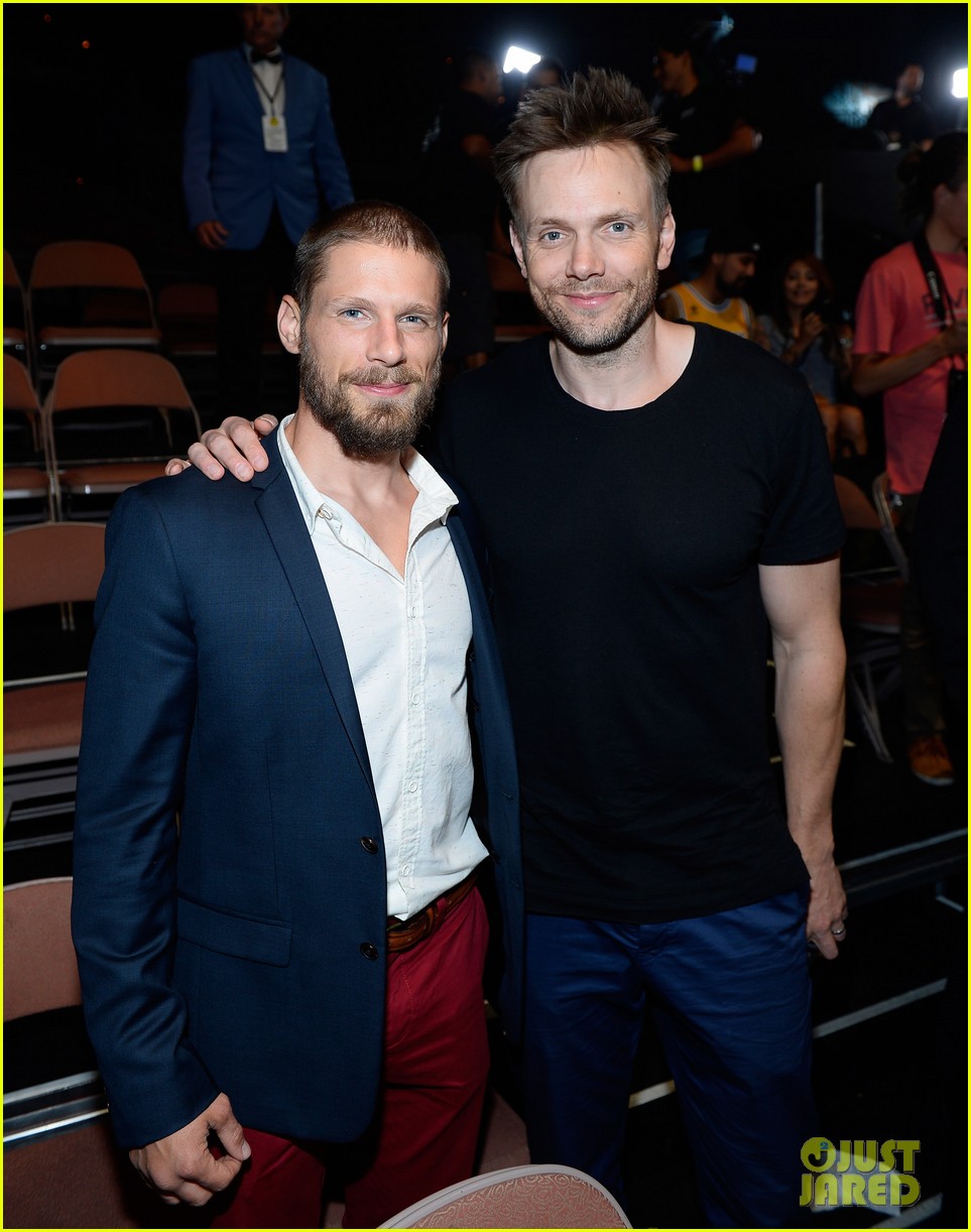 Michael B. Jordan Runs into Fellow 'Friday Night Lights' Alum Matt Lauria in Las Vegas