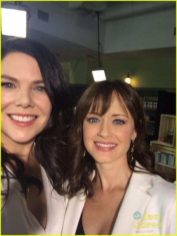 Alexis Bledel & Jared Padalecki Reunite with 'Gilmore Girls' Cast!