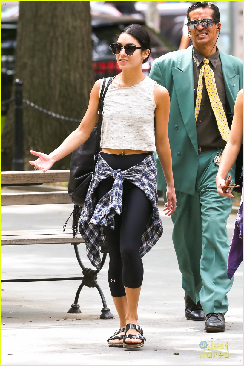 Vanessa Hudgens Is All About Her Cute Feet!