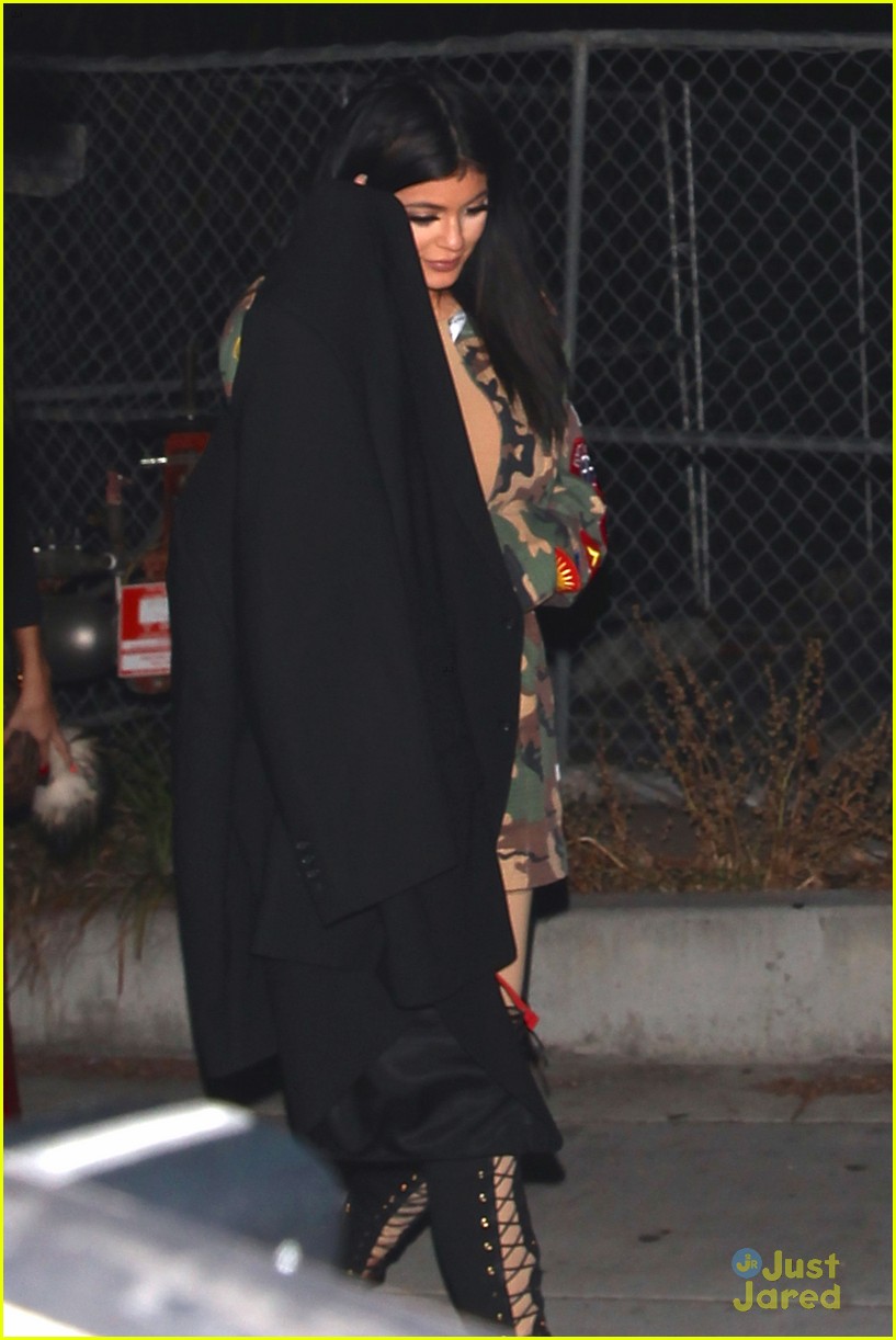 Kendall Jenner & Jaden Smith Visit Her Pregnant Sister Kim Kardashian in NYC