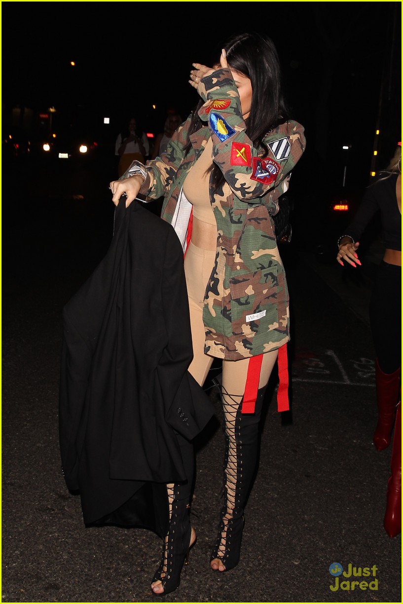 Kendall Jenner & Jaden Smith Visit Her Pregnant Sister Kim Kardashian in NYC