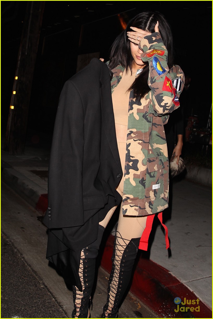 Kendall Jenner & Jaden Smith Visit Her Pregnant Sister Kim Kardashian in NYC