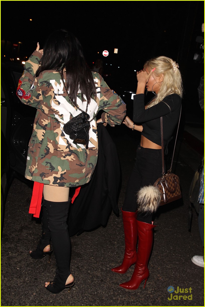 Kendall Jenner & Jaden Smith Visit Her Pregnant Sister Kim Kardashian in NYC