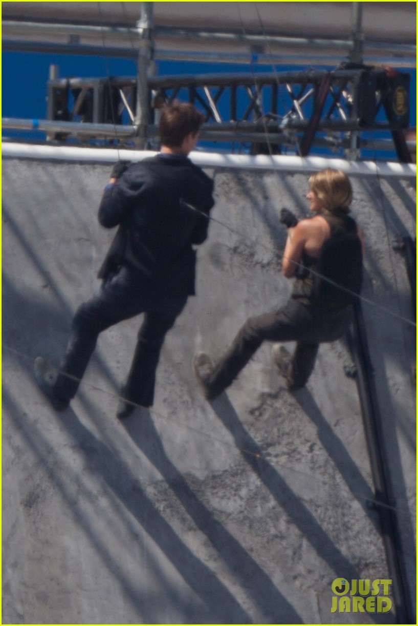 Zoe Kravitz & Maggie Q Make Their Way to Atlanta For More 'Allegiant: Part 1'