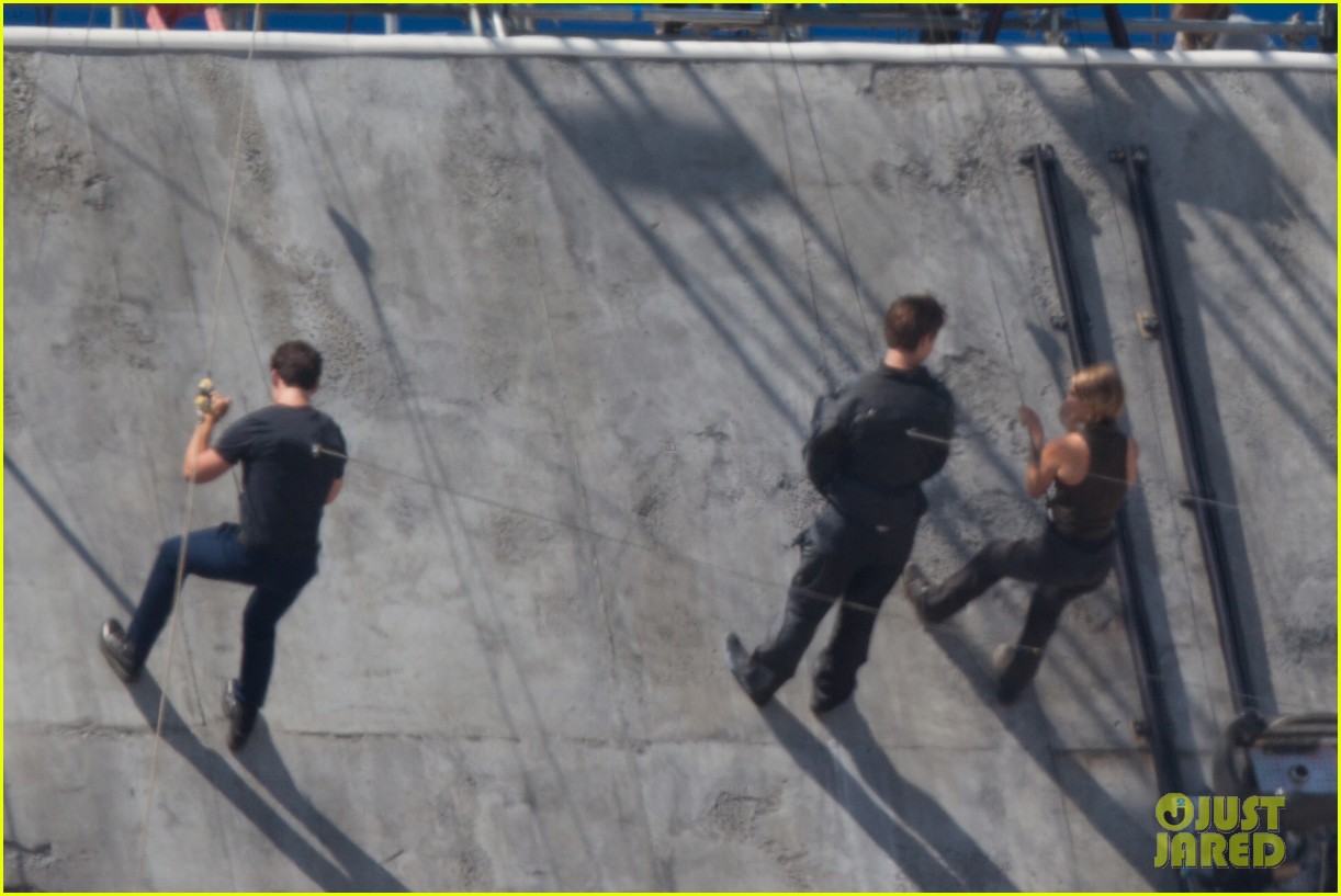 Zoe Kravitz & Maggie Q Make Their Way to Atlanta For More 'Allegiant: Part 1'