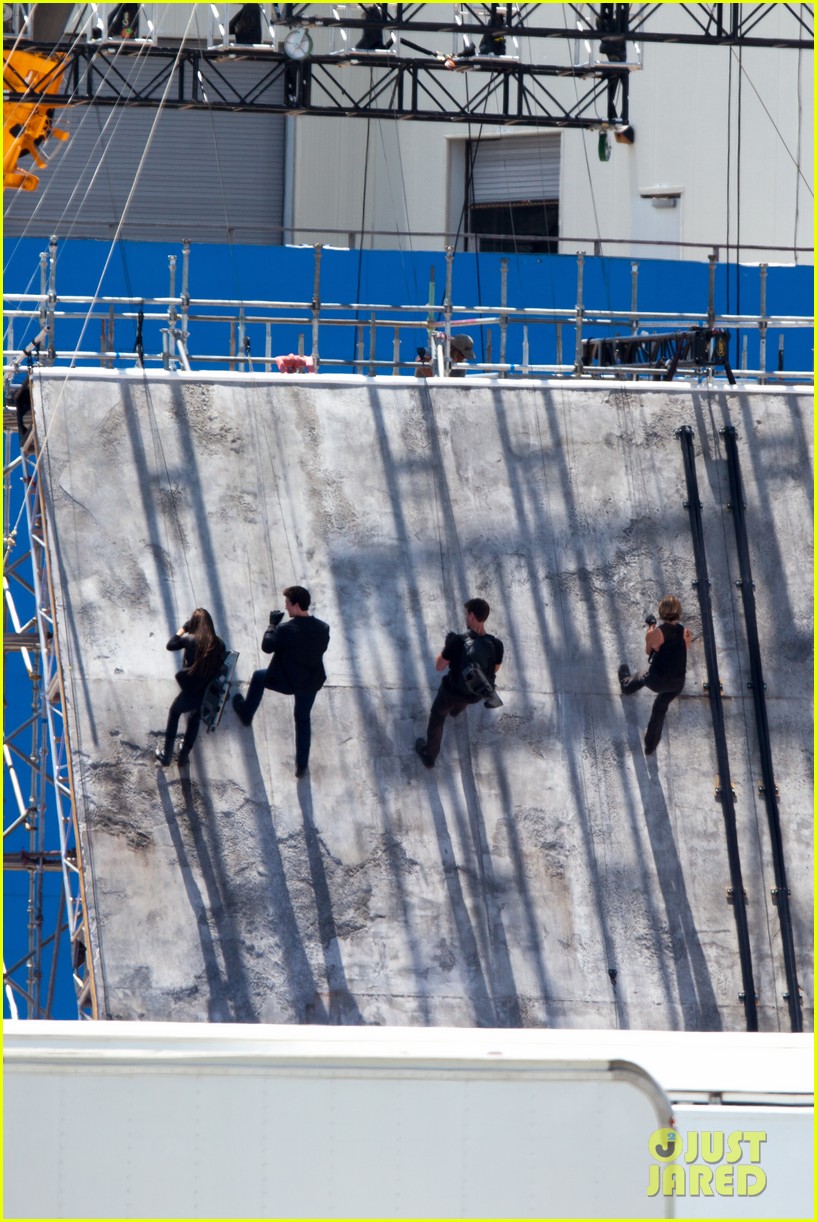 Zoe Kravitz & Maggie Q Make Their Way to Atlanta For More 'Allegiant: Part 1'