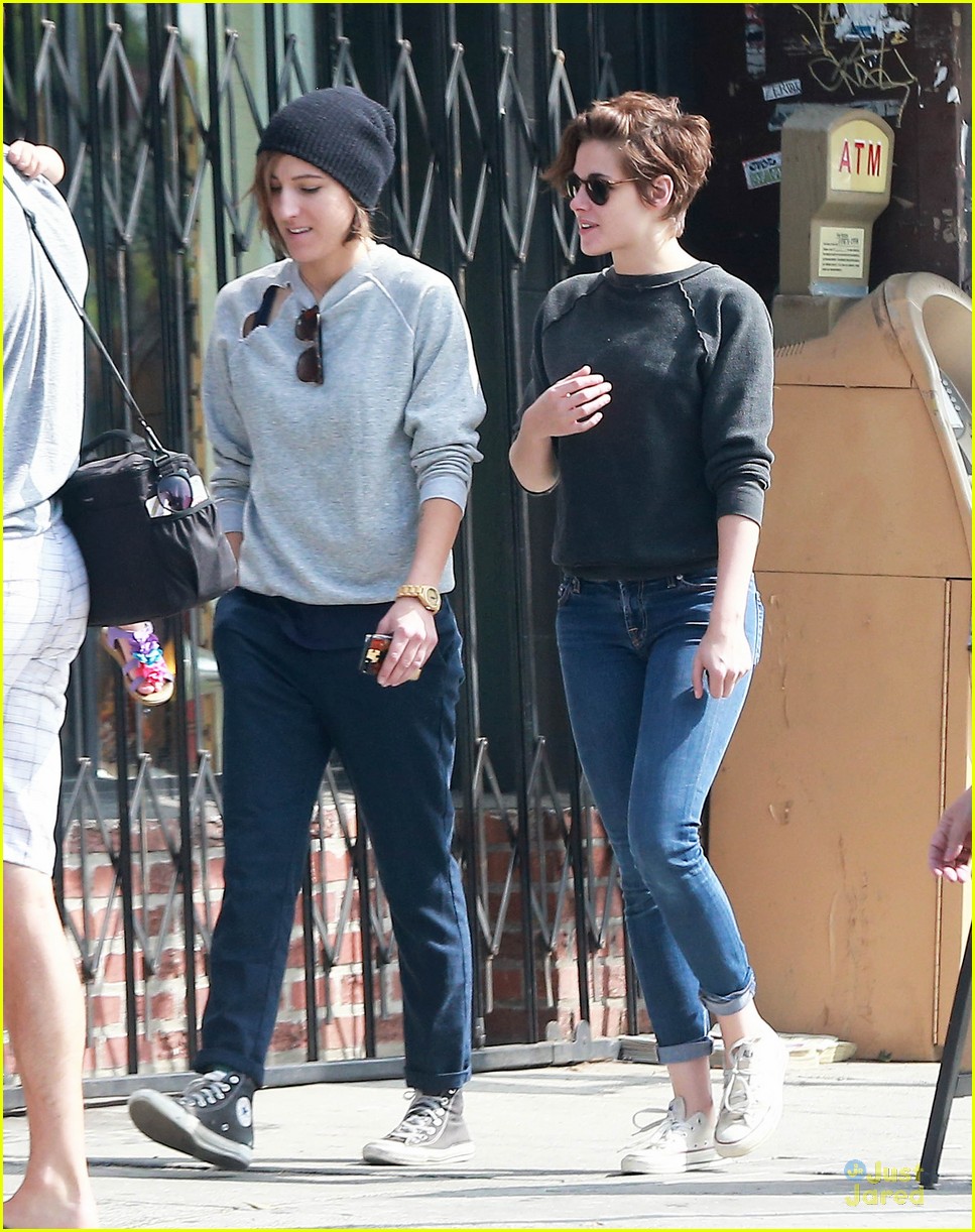 Kristen Stewart's Mom Never Talked About Her Love Life!