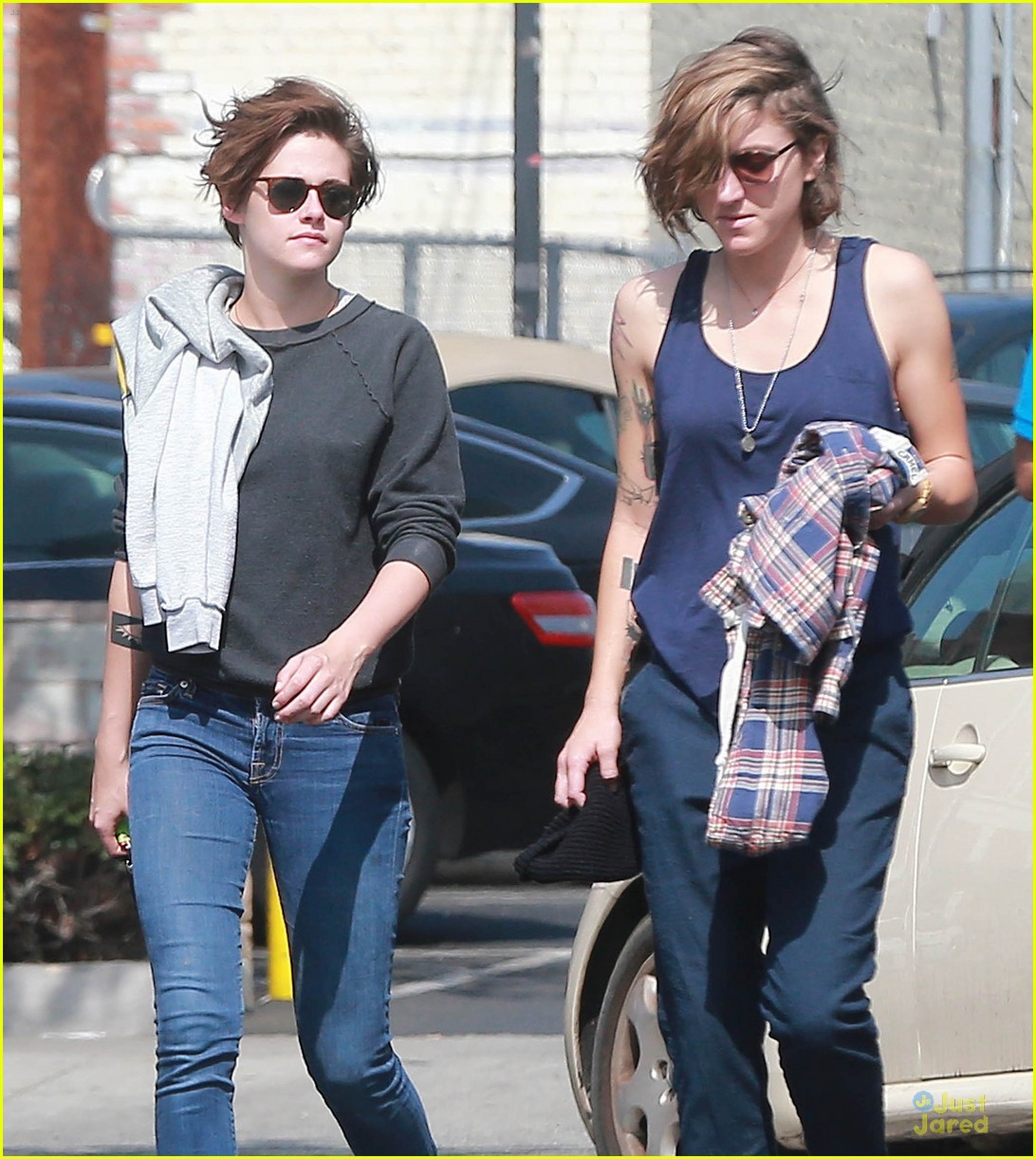 Kristen Stewart's Mom Never Talked About Her Love Life!