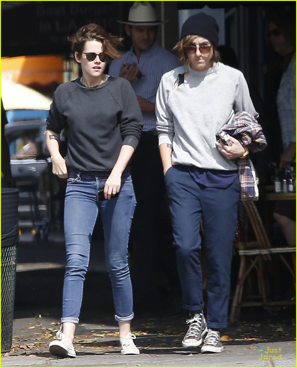 Kristen Stewart's Mom Never Talked About Her Love Life!