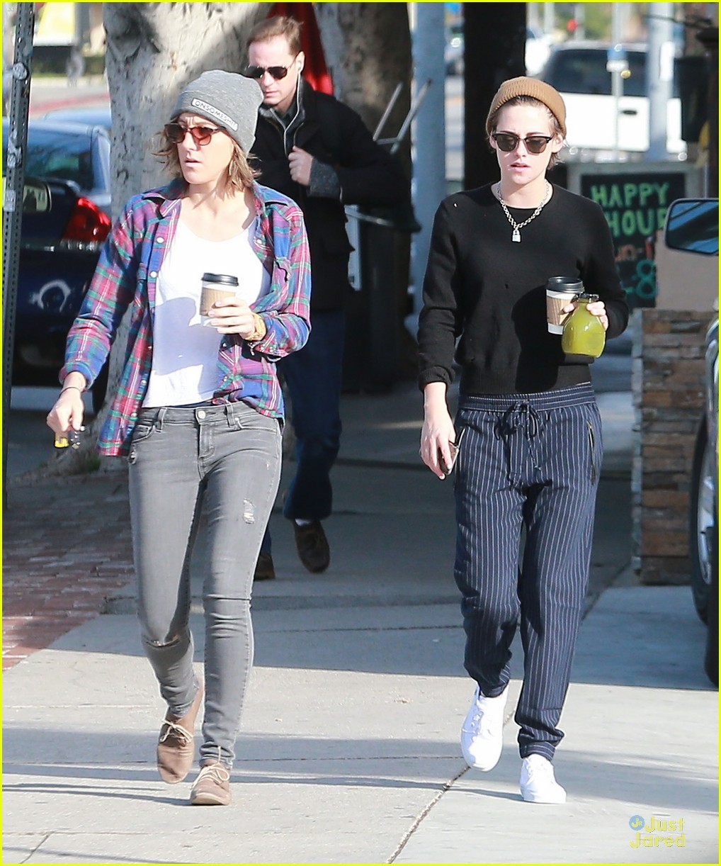 Kristen Stewart's Mom Never Talked About Her Love Life!