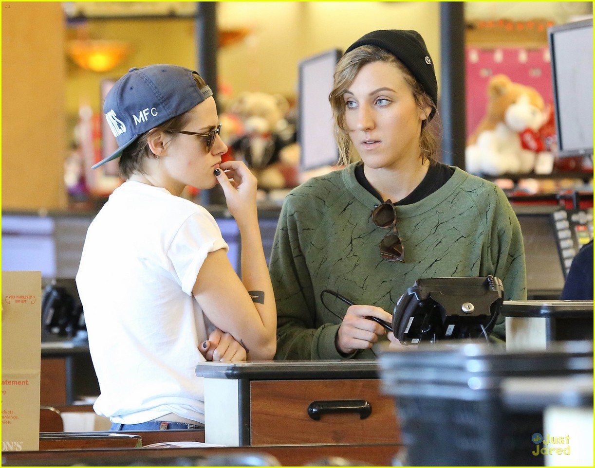 Kristen Stewart's Mom Never Talked About Her Love Life!