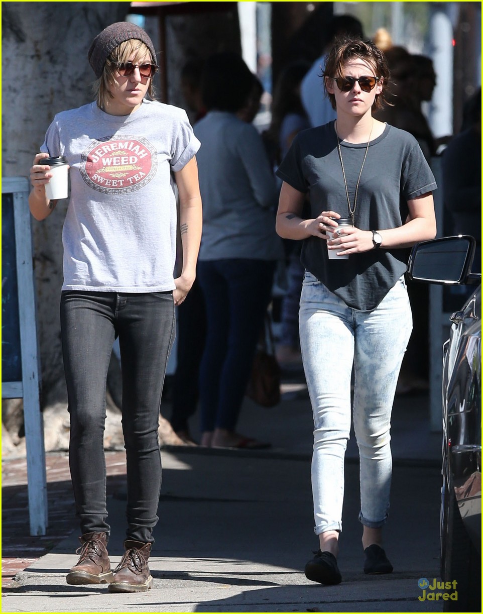 Kristen Stewart's Mom Never Talked About Her Love Life!