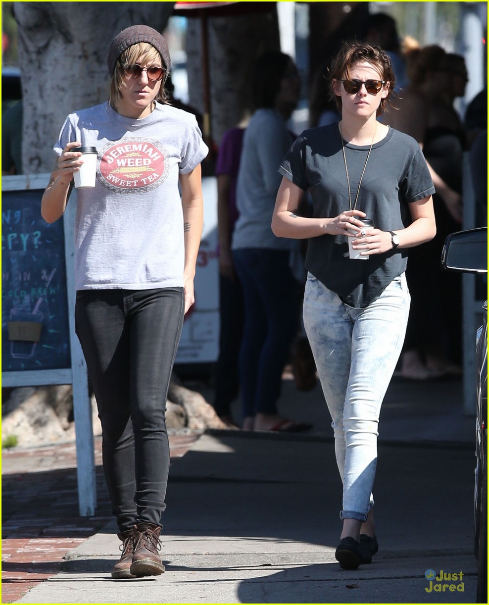 Kristen Stewart's Mom Never Talked About Her Love Life!