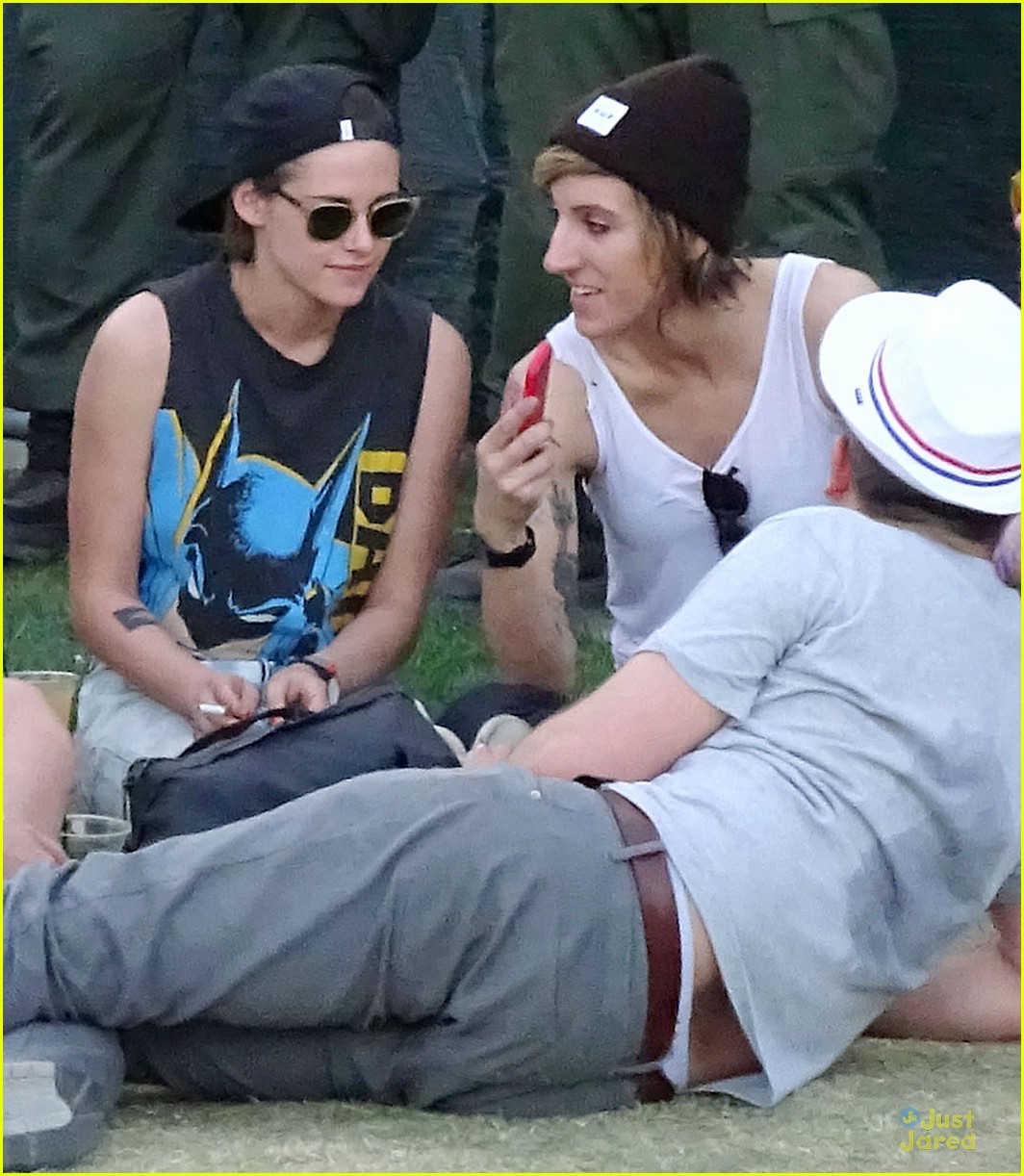 Kristen Stewart's Mom Never Talked About Her Love Life!