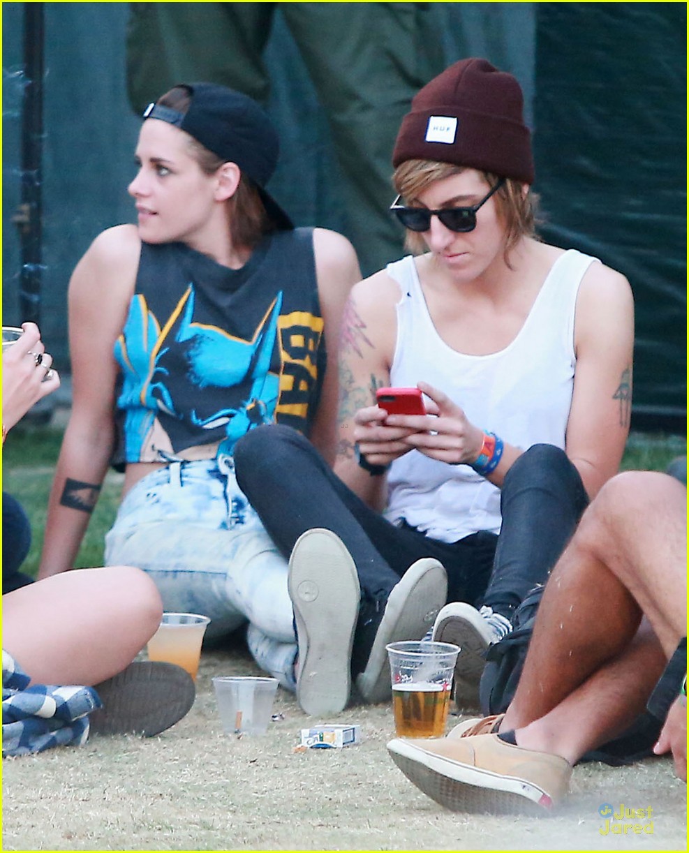 Kristen Stewart's Mom Never Talked About Her Love Life!