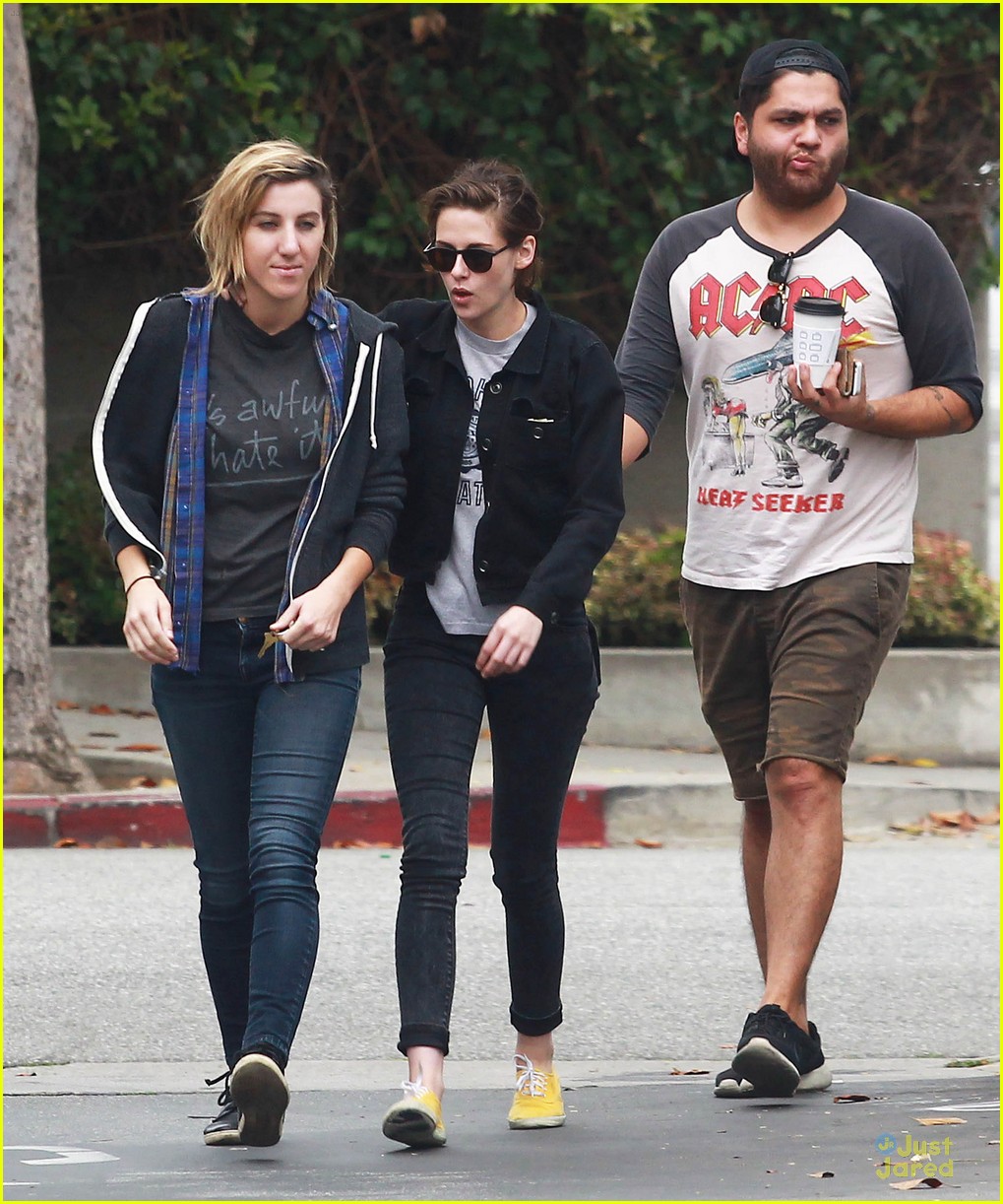 Kristen Stewart's Mom Never Talked About Her Love Life!