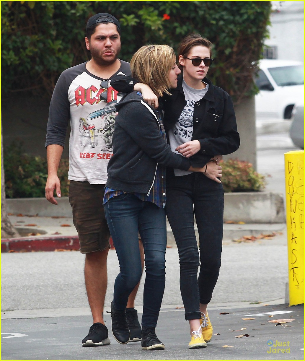Kristen Stewart's Mom Never Talked About Her Love Life!
