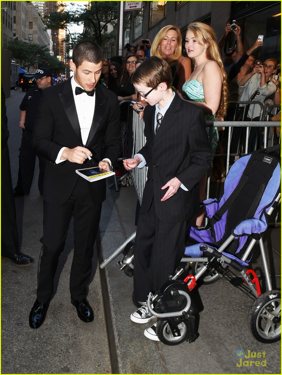 Nick Jonas Is a Total Tonys Stud!