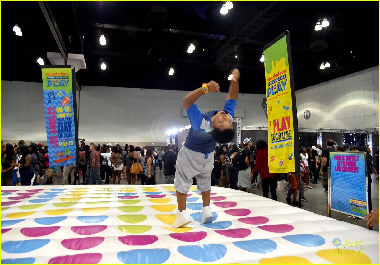 Lil P-Nut & Kel Mitchell Kick Off Worldwide Day Of Play at BET Experience in LA