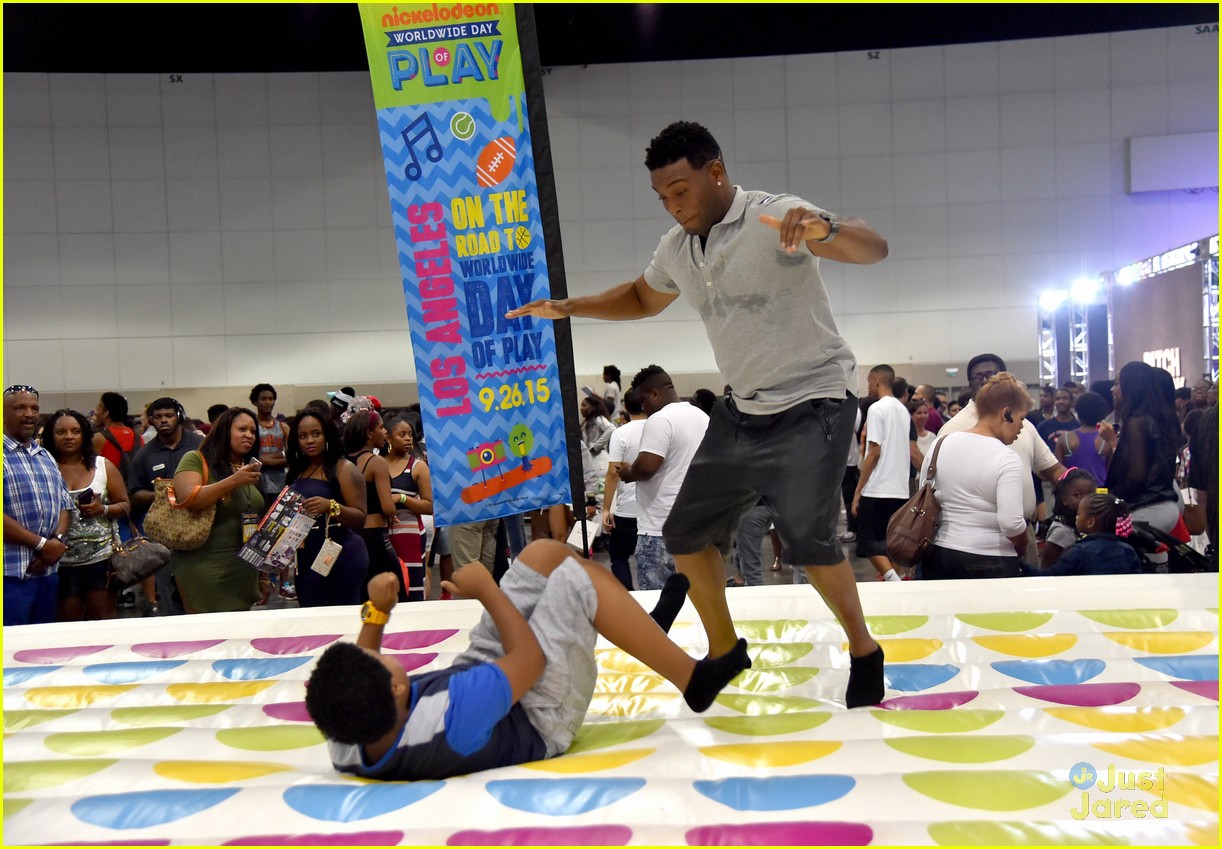 Lil P-Nut & Kel Mitchell Kick Off Worldwide Day Of Play at BET Experience in LA